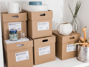 Camión de Mudanzas Panda en Barcelona, con cajas optimizadas para una mudanza barata y eficiente, ahorrando dinero en tu próximo cambio de casa.